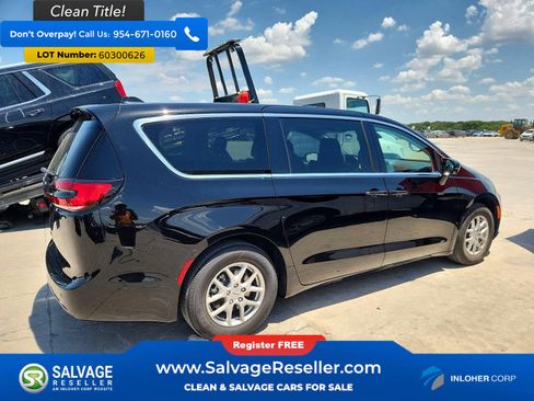 Used 2024 Chrysler Pacifica Touring-L FWD image 4