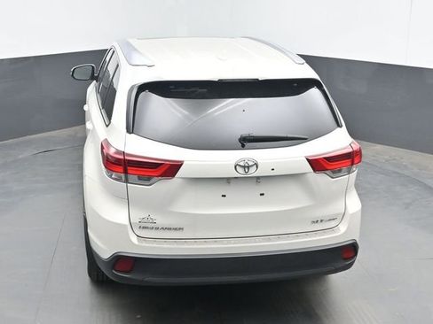 Used 2019 Toyota Highlander XLE w/ Carpet Mat Package (TMS) AWD/4WD image 24