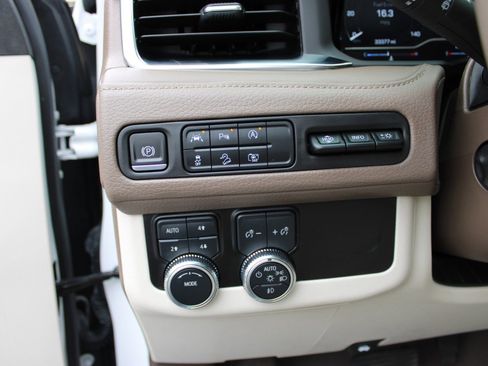 Used 2023 GMC Yukon Denali image 23