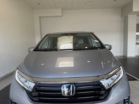 Used 2023 Honda Odyssey Elite image 4