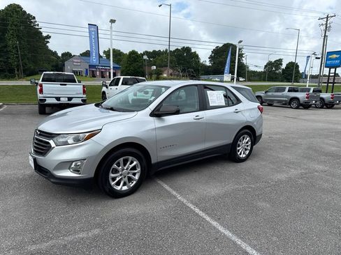 Used 2020 Chevrolet Equinox LS w/ LPO, Floor Liner Package FWD image 2