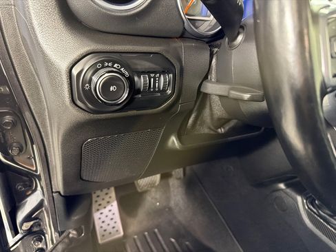 Used 2020 Jeep Wrangler Unlimited Sahara AWD/4WD image 13