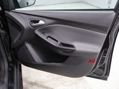 Used 2014 Ford Focus SE w/ SE Winter Package FWD image 22