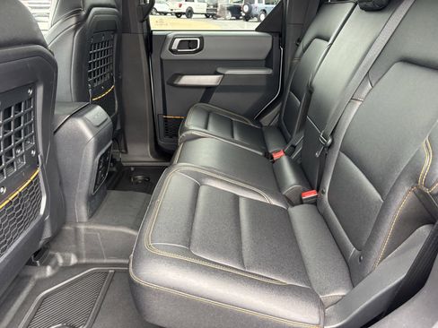 Used 2023 Ford Bronco Badlands w/ Sasquatch Package image 18