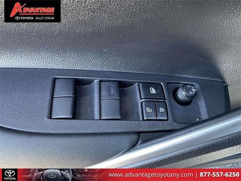Certified 2024 Toyota Corolla Cross XLE image 20