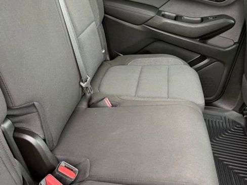 Used 2022 Chevrolet Traverse LT FWD image 12