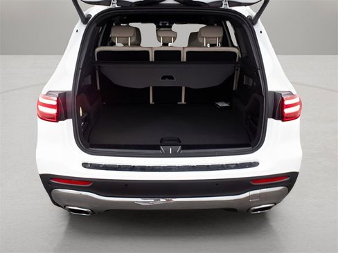 Used 2025 Mercedes-Benz GLB 250 image 6