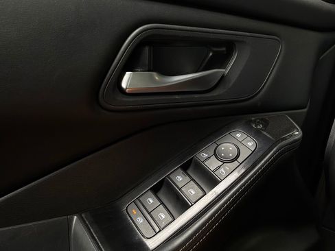 Used 2025 Nissan Rogue SV FWD image 21