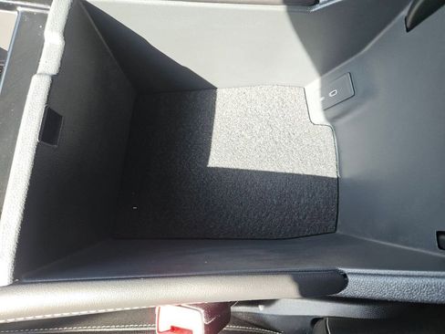 Used 2025 Volkswagen Atlas SE image 28