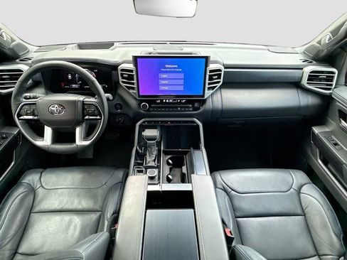 Used 2025 Toyota Sequoia Platinum AWD/4WD image 17