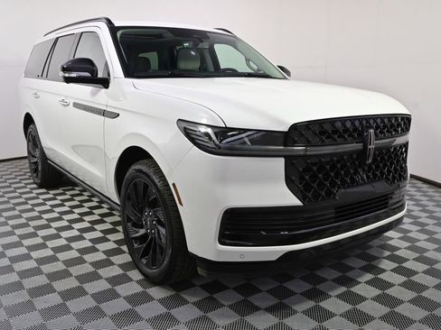 New 2026 Lincoln Navigator Reserve w/ Jet Appearance Package AWD/4WD image 9