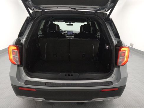 Used 2020 Ford Explorer XLT w/ Equipment Group 202A AWD/4WD image 29