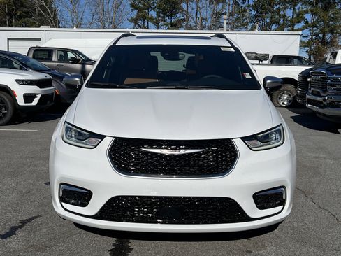 New 2026 Chrysler Pacifica Pinnacle image 3