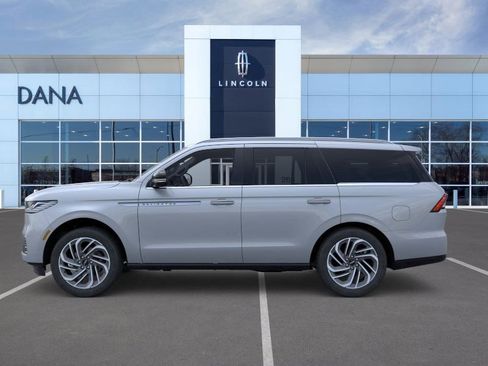 New 2026 Lincoln Navigator Reserve image 3