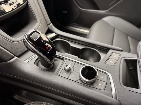 New 2026 Cadillac XT5 Luxury image 17