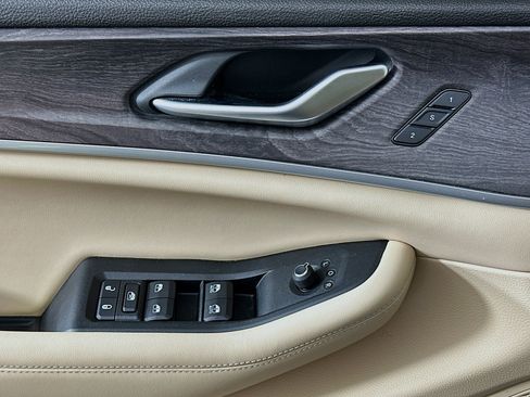 Used 2023 Jeep Grand Cherokee Limited image 15