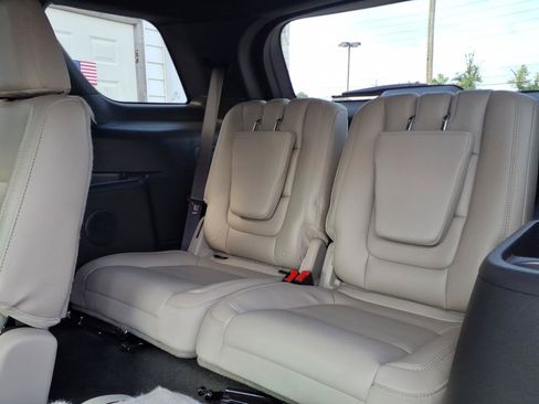 Used 2013 Ford Explorer XLT AWD/4WD image 12