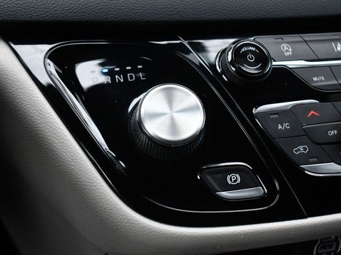 Used 2022 Chrysler Pacifica Touring-L image 33