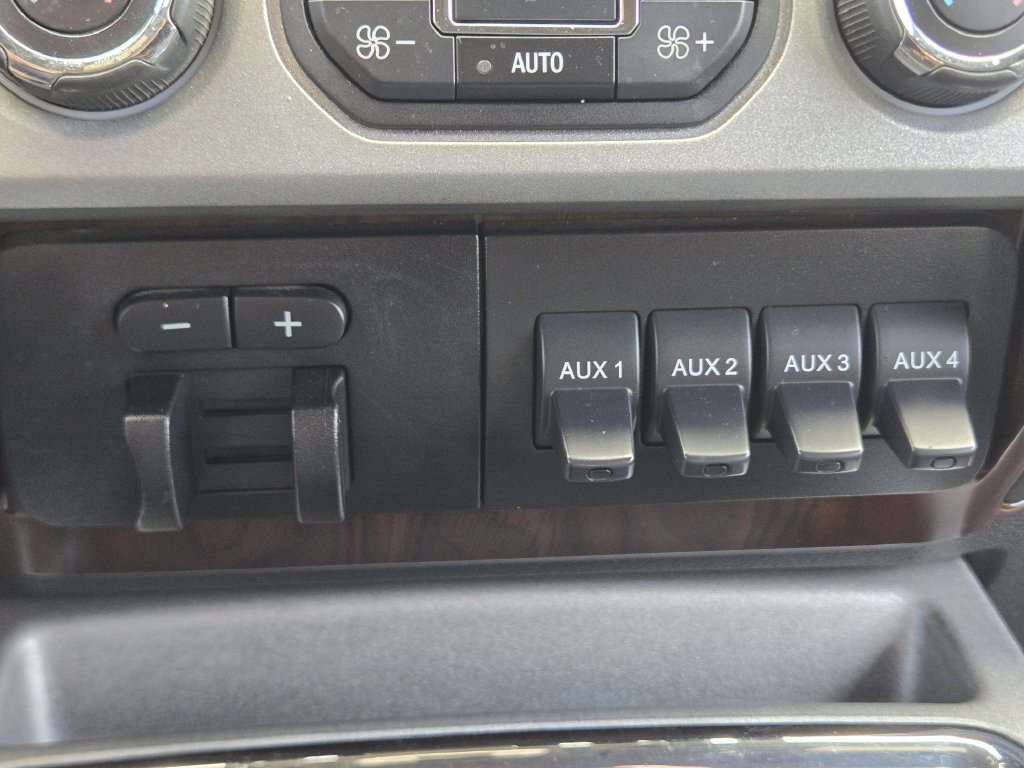 Used 2014 Ford F250 Lariat w/ Lariat Ultimate Package AWD/4WD image 27