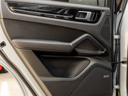 Certified 2021 Porsche Cayenne AWD/4WD image 34