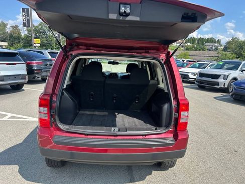 Used 2015 Jeep Patriot Latitude AWD/4WD image 9