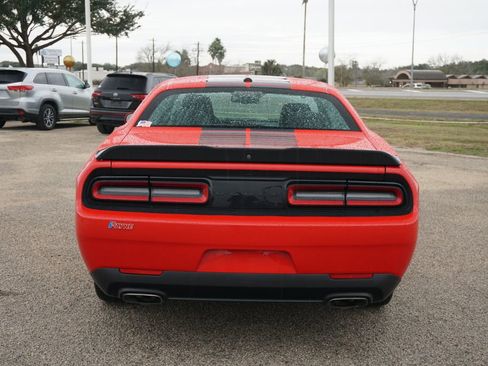 Used 2020 Dodge Challenger SXT w/ Blacktop Package image 8