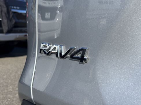 Used 2025 Toyota RAV4 XLE image 9