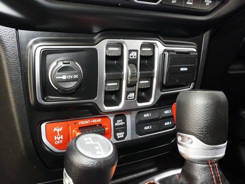 Used 2020 Jeep Gladiator Rubicon AWD/4WD image 26