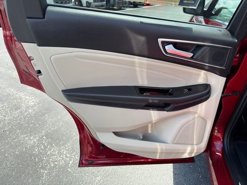 Used 2019 Ford Edge Titanium w/ Equipment Group 301A AWD/4WD image 27