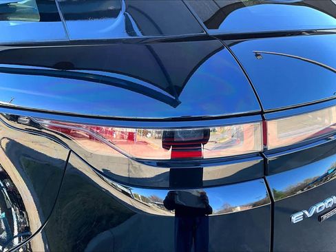 Used 2020 Land Rover Range Rover Evoque SE image 28