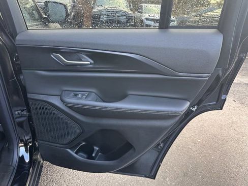 New 2025 Jeep Grand Cherokee Altitude image 16