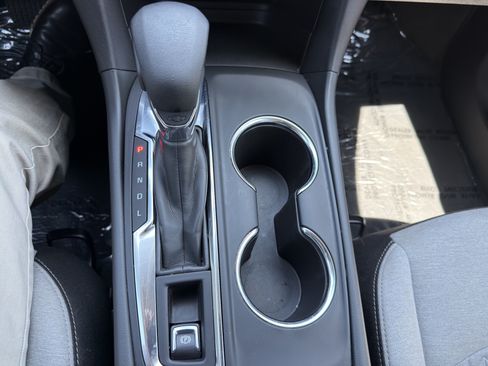 Used 2024 Chevrolet Equinox LS FWD image 31