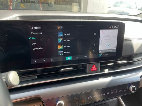 Used 2025 Kia Carnival FWD image 22