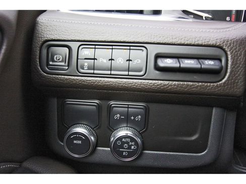 Used 2021 GMC Yukon Denali w/ Denali Premium Package image 19