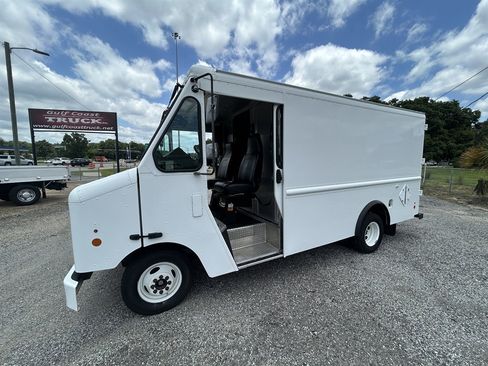 Used 2016 Ford E-350 and Econoline 350 Super Duty w/ A/C Prep Package RWD image 14
