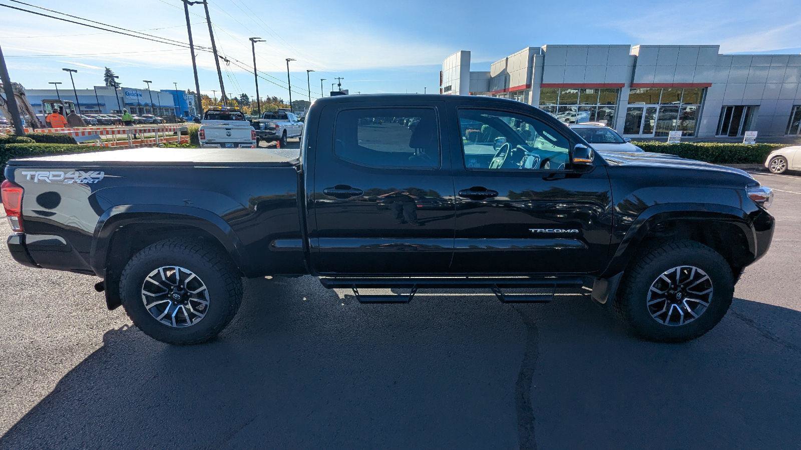Used 2021 Toyota Tacoma TRD Sport w/ TRD Premium Sport Package AWD/4WD image 8