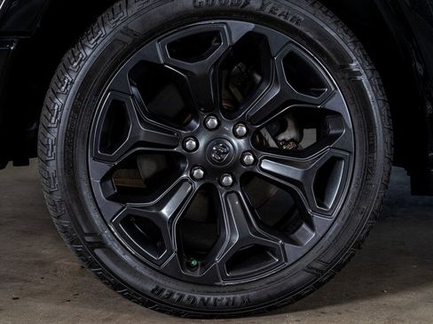 Used 2020 RAM 1500 Limited w/ Black Appearance Package image 10