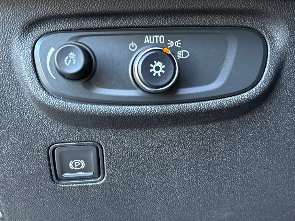 Used 2024 GMC Terrain SLE FWD image 20