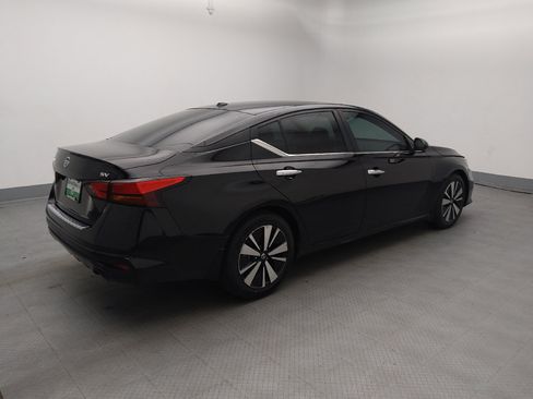 Used 2021 Nissan Altima 2.5 SV w/ SV Premium Package FWD image 10