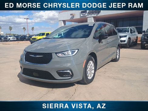 New 2025 Chrysler Pacifica Select image 1