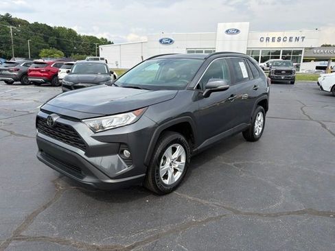 Used 2020 Toyota RAV4 XLE w/ Convenience Package AWD/4WD image 3