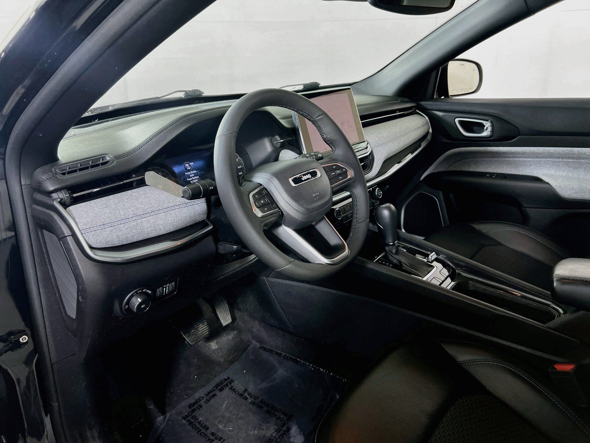 Used 2023 Jeep Compass Latitude w/ Convenience Group AWD/4WD image 9