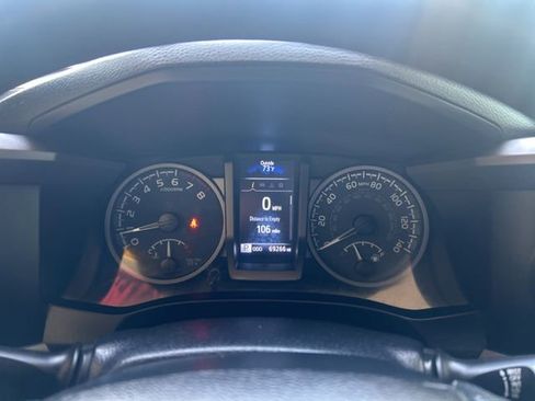 Used 2022 Toyota Tacoma TRD Off-Road w/ Technology Package image 7