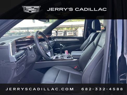 Used 2025 Cadillac Escalade Luxury RWD image 8