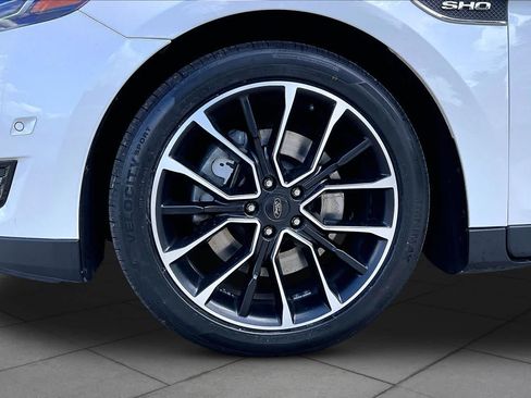 Used 2018 Ford Taurus SHO w/ Driver Assist Package AWD/4WD image 11