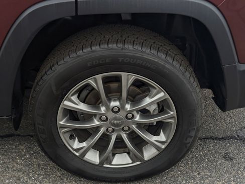 Used 2019 Jeep Cherokee Latitude Plus FWD image 7
