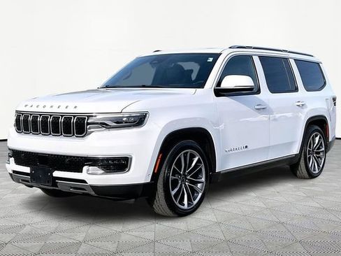 Used 2022 Jeep Wagoneer Series III w/ Premium Group I image 3