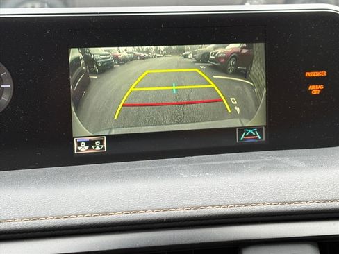 Used 2022 Lexus UX 250h image 9