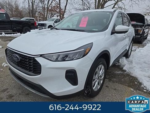 Used 2023 Ford Escape Active w/ Tech Pack #2 AWD/4WD image 2