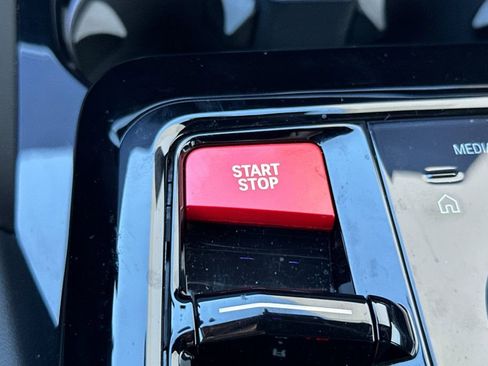 Used 2025 BMW M5 w/ Carbon Package image 25